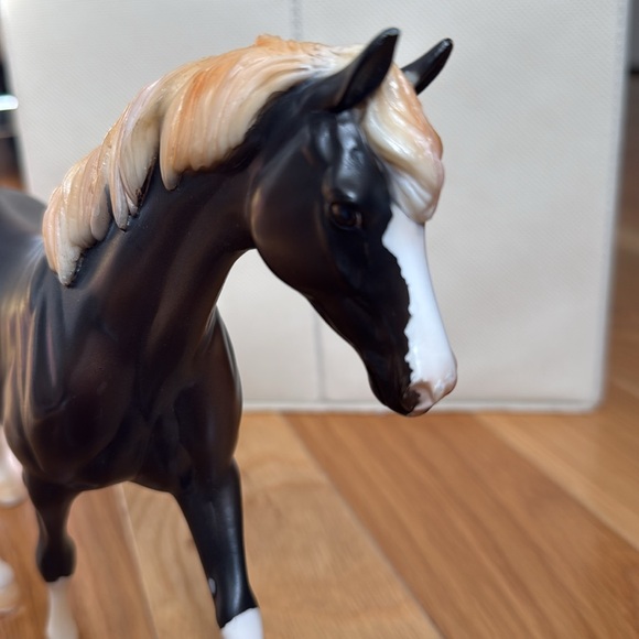 Peter Stone Kris Kringle Ehorse Series Horse - Picture 7 of 13